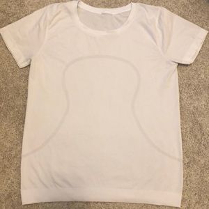 Short sleeved relaxed swiftly size 8 lululemon